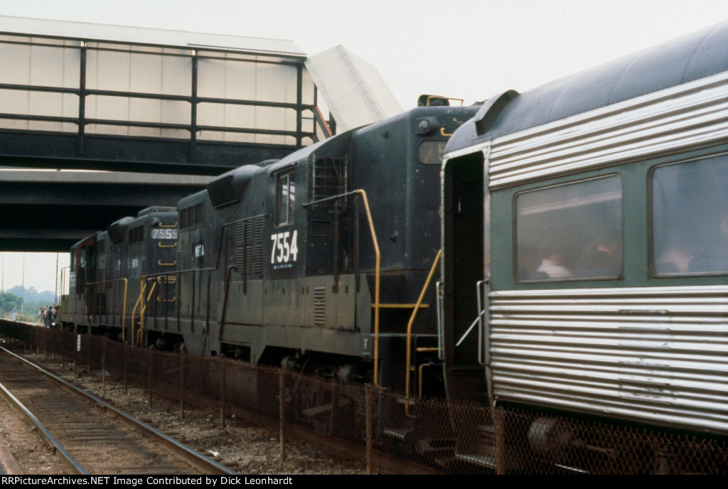 MBTA 7554 and 7555